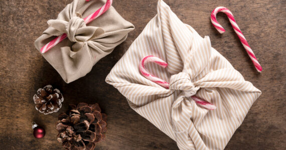 arrangement-de-cadeau-de-noel-festif-nature-morte