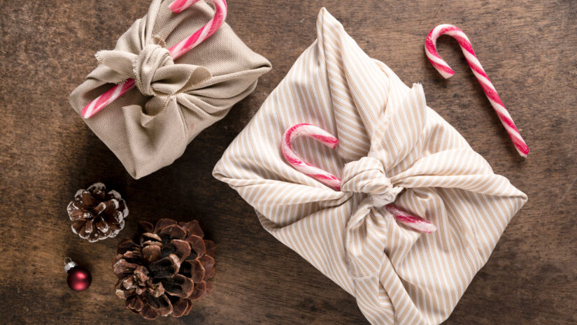 arrangement-de-cadeau-de-noel-festif-nature-morte